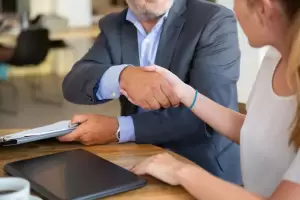 que hace un agente de seguros benavides asociados