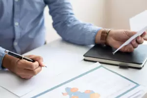 contratar asesor financiero benavides asociados espana